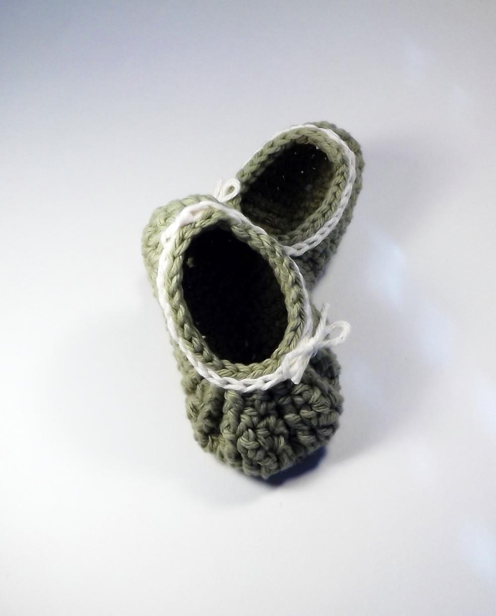 Baby Booties - Gathered Bow Style - Green And Ecru